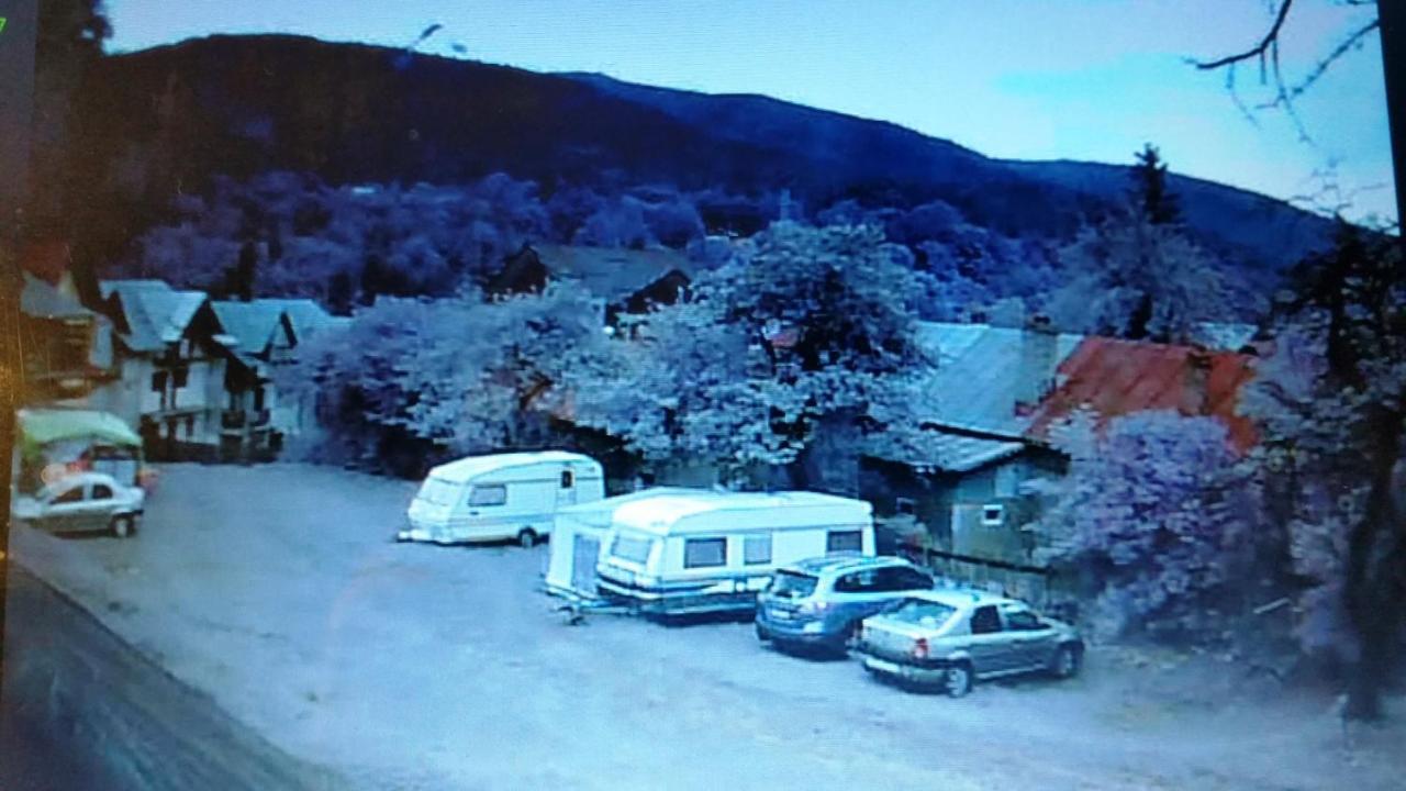 Camping Aviator, Numai Teren, Campare Pentru Rulote Autorulote Personale, Campingul Nu Are Rulote !!! Buşteni Exteriör bild